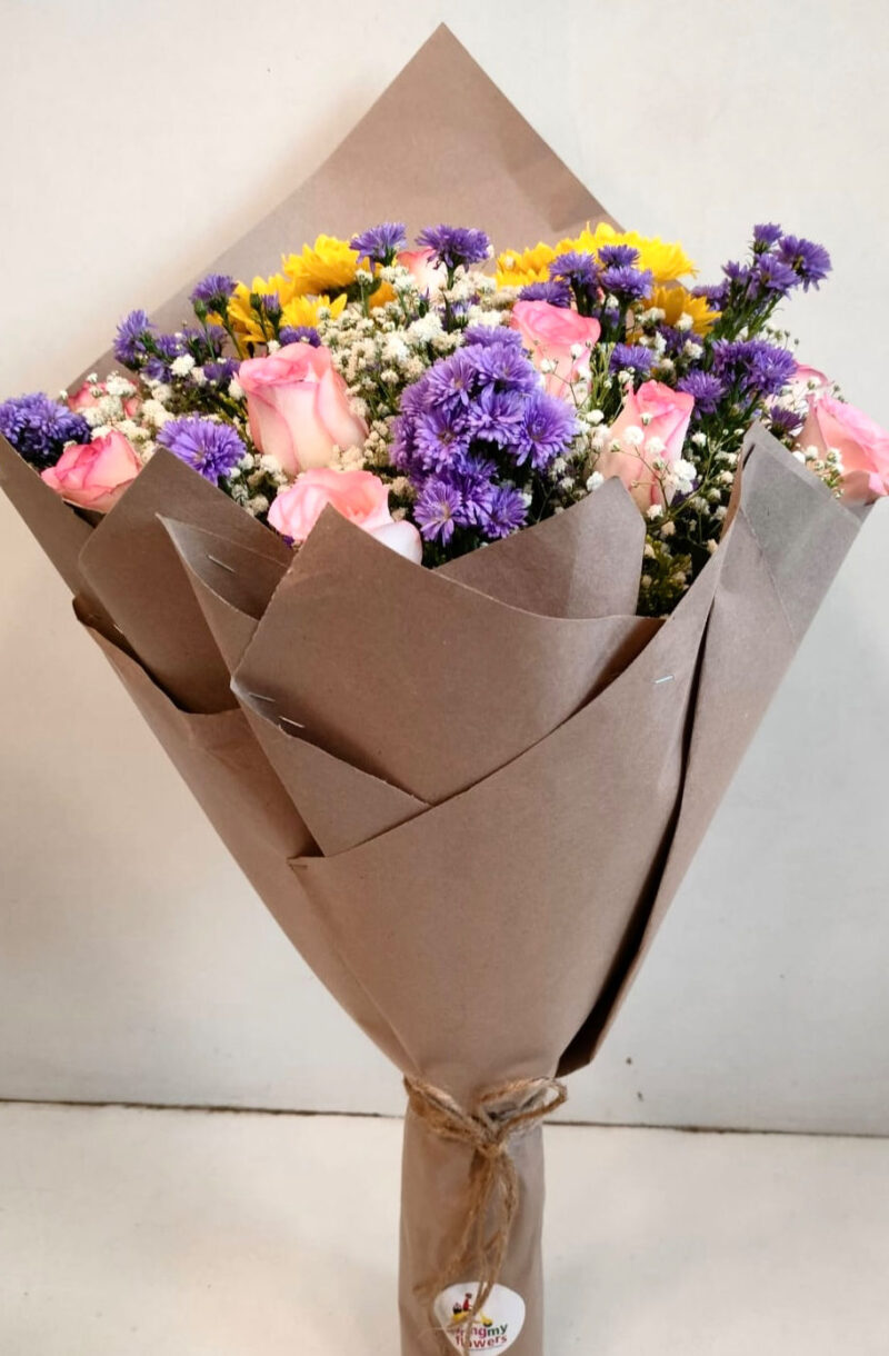 Mesmeric: Roses and Daisies Bouquet
